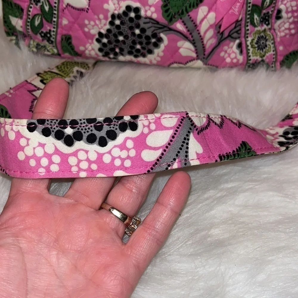 𝅺VERA Bradley Priscilla Pink hipster crossbody purse boho hippie Beachy floral